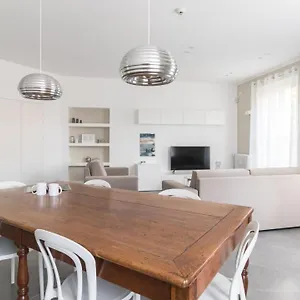 https://italianway-vincenzo-monti-29.it-lombardy.com
